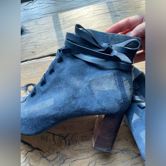 Aerosoles Blue Velvet Pretty Bird Heel Rest Lace Up Peep Toe Boot Size 10 - Picture 2 of 10